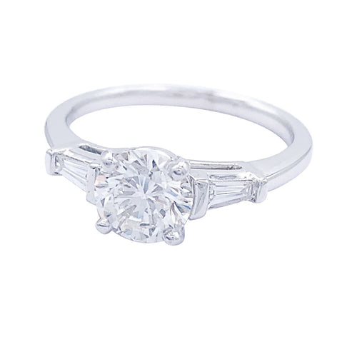 Ring Solitaire accompanied by baguette diamonds. 