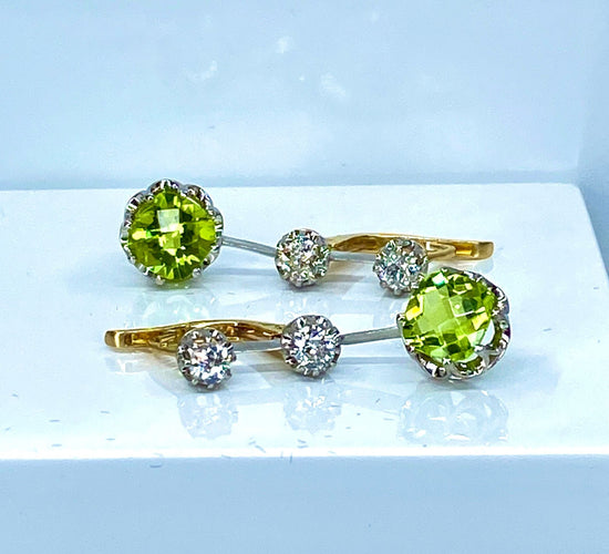 Boucles d'oreilles Paire de boucles d’oreilles en or 18 carats et platine, diamants et peridots 58 Facettes AB500