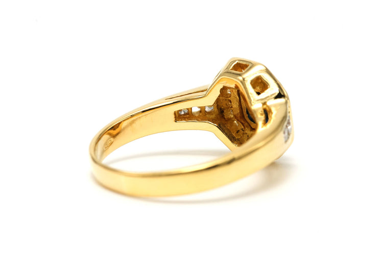 Bague 56 Bague contemporaine en or jaune 18 carats sertie d'un saphir et de diamants "taille" brillant (+-0.294ct) 58 Facettes B732