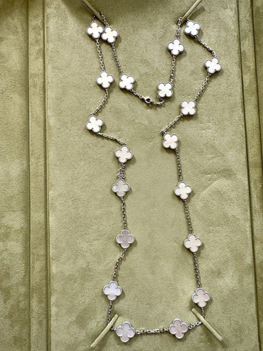 Collier Sautoir Van Cleef et Arpels Alhambra or blanc 750 et nacre 58 Facettes 1225