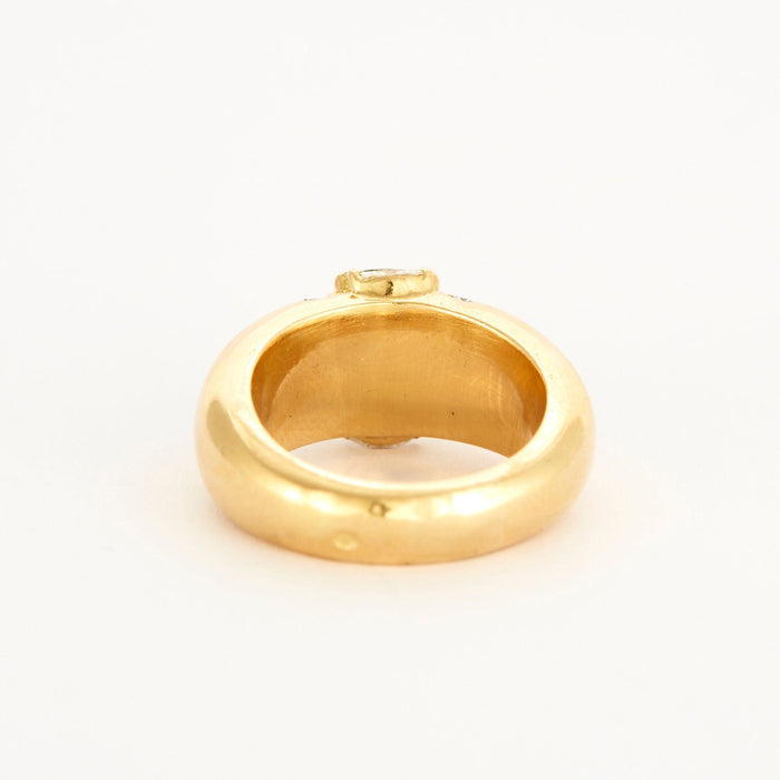 Ring aus Gelbgold, Saphir und Diamant