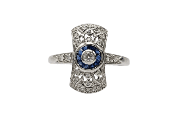 Bague 55 Bague élégante en or blanc ornée de diamants et de saphirs, de style Art déco. 58 Facettes 10688