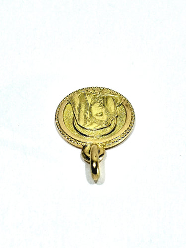 Pendentif Médaille de la vierge en or 58 Facettes