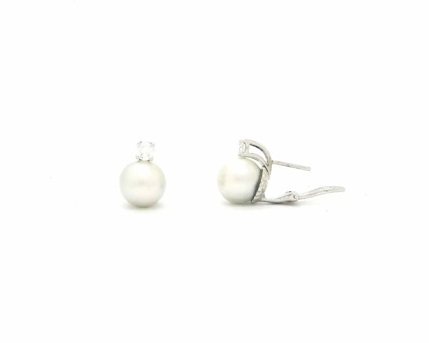 Boucles d'oreilles Boucles d'oreilles en or blanc ornées de perles australiennes et de diamants 58 Facettes 5906