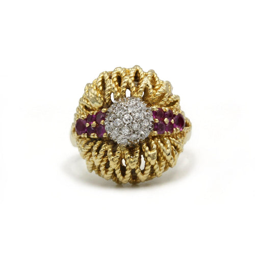 Bague 55 Bague retro années 60 texturée or jaune 750, diamants environ 0.40 carats et rubis environ 0.50 carats 58 Facettes 1235