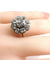 Bague Importante bague marguerite en or 18 carats et diamants 58 Facettes AB338