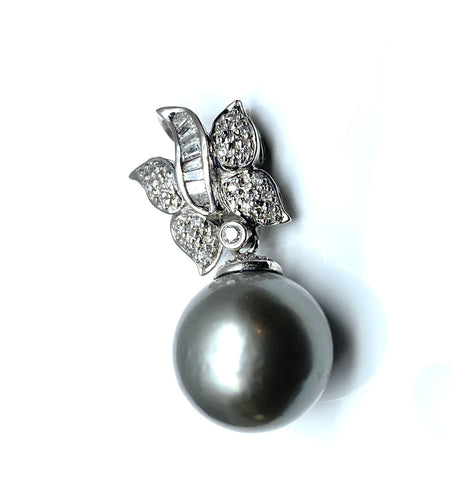 Pendentif Pendentif en or blanc, perle de Tahiti et diamants 58 Facettes AB606
