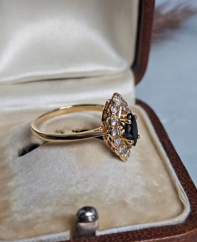 Bague 52.5 Bague marquise saphir et diamants en or jaune 18 carats 58 Facettes 706