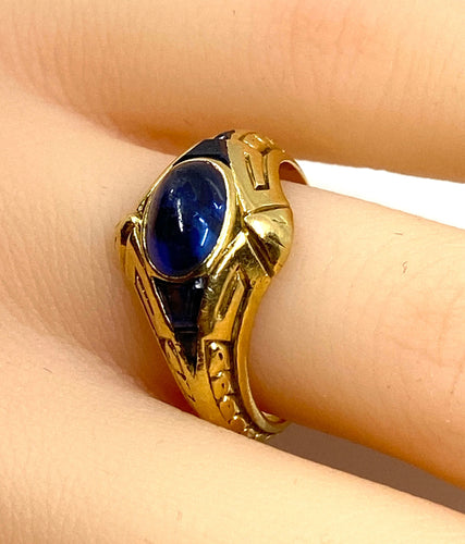 Ring aus 18 Karat Gelbgold mit Cabochon- und kalibrierten Saphiren, Art-Déco-Zeit 