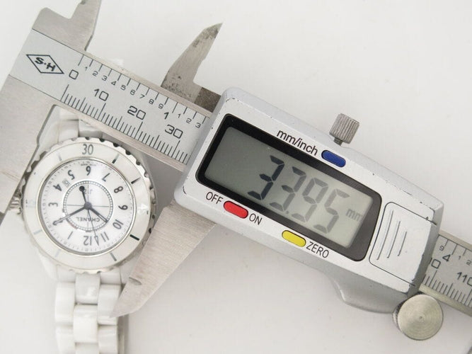 Montre montre CHANEL j12 h0968 33 mm date en ceramique blanc quartz ceramic 58 Facettes 267272