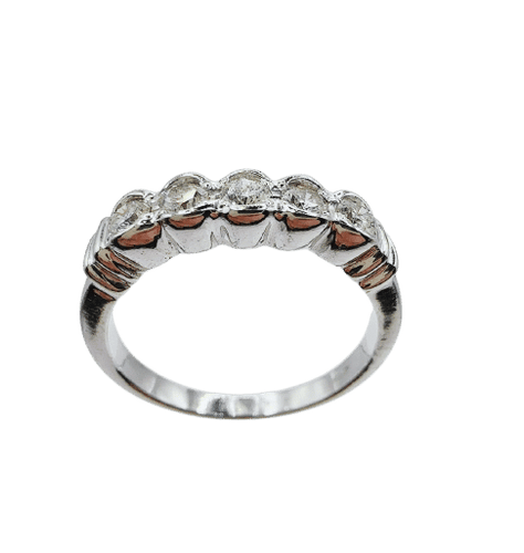 Bague 52 Bague en or blanc et diamants. 58 Facettes 50144