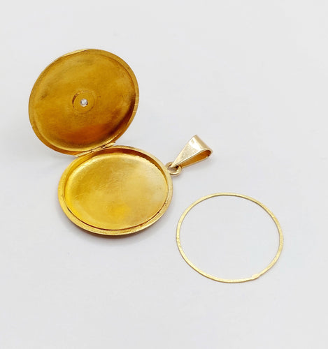 Pendentif Pendentif porte-photo Art nouveau en or 18k, couronne de fleurs et diamant 58 Facettes A06569