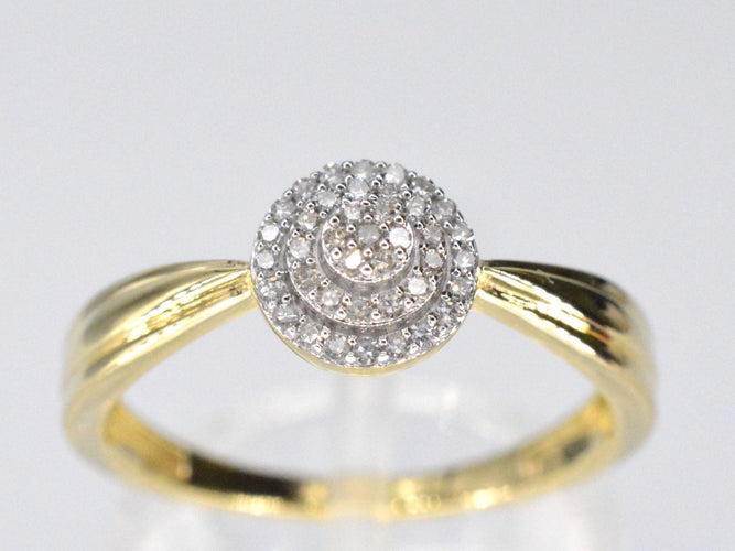 Bague Bague entourage en or avec diamants 58 Facettes 2101