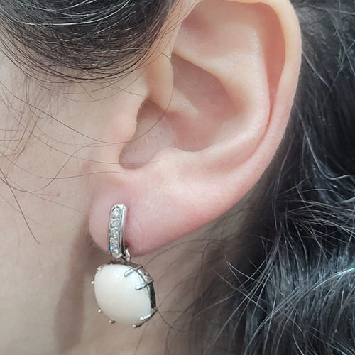 Náušnice s korály z bílého zlata 18k a diamanty 