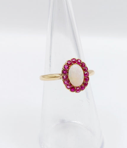 Bague 51 Bague marguerite antique or cabochon d'opale et rubis 58 Facettes A04407