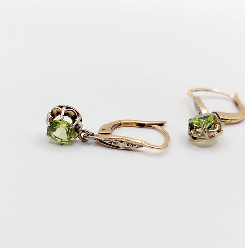 Boucles d'oreilles Dormeuses antique or jaune péridot en serti griffes 58 Facettes A05288