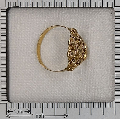 Elegancia eterna: el anillo de oro histórico de Holland 