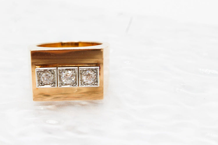 Bague Chevalière or jaune et diamant - c 1920 58 Facettes 250301