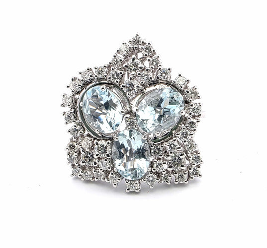 Bague 57 Bague en or blanc avec aigue-marine et diamants 58 Facettes