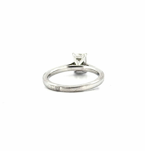 Bague 54 Solitaire en or 18 carats , diamant taille émeraude 58 Facettes