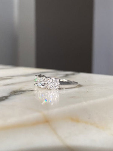 Bague 54 Bague en or blanc sertie de 5 fleurs en diamants 58 Facettes