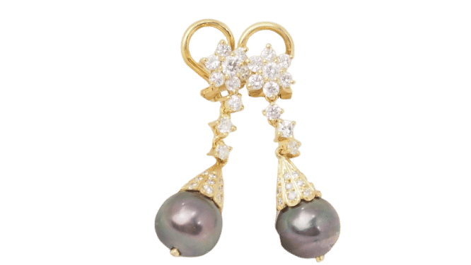 Boucles d'oreilles Boucles d'oreilles en or jaune, Diamants et perles de Tahiti 58 Facettes 32802