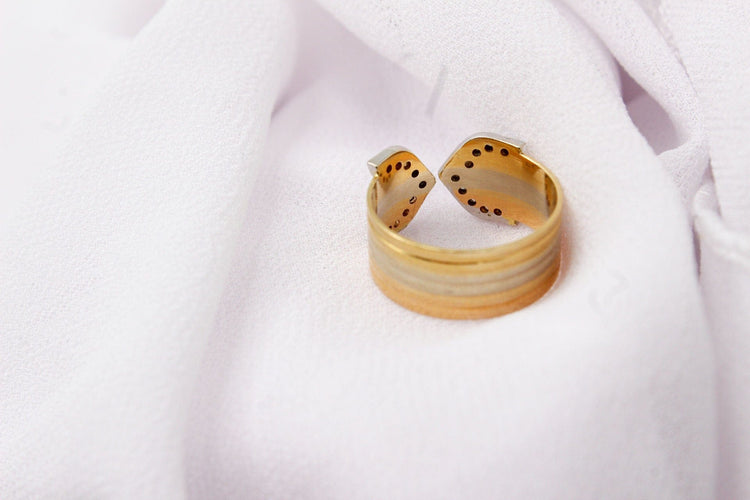 Cartier - Bague pavée en trois ors 18k et 18 diamants 58 Facettes 240510