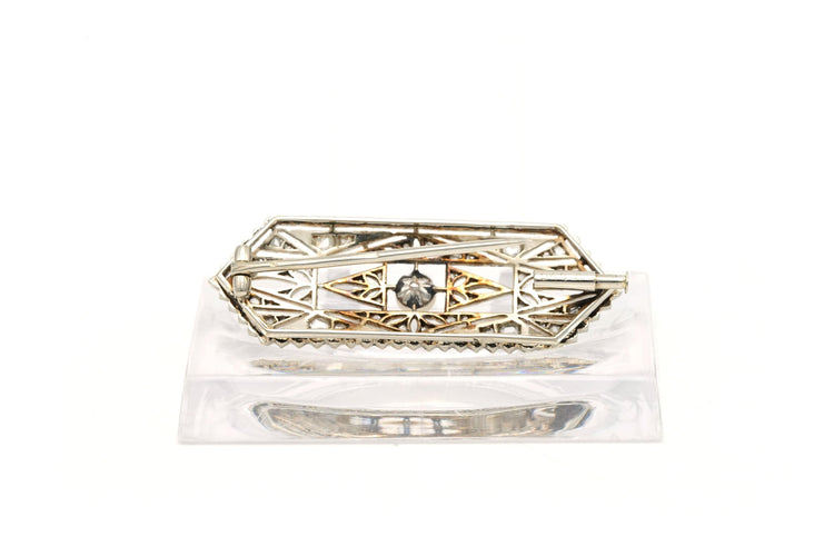 Broche Broche Art Déco en or blanc 18 carats sertie d'une perle et de diamants "taille" rose 58 Facettes B658