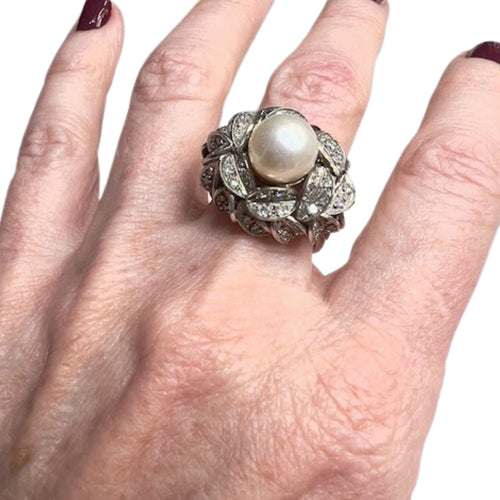 Bague 57 Bague style rétro 1945 en platine avec diamants et perle 58 Facettes A1139 (4402)