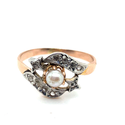 Vanha kaksivärinen sormus, timantteja ja helmi 