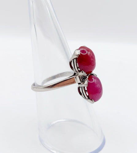 Bague 52 Bague Art Déco Platine et 6,70 carats cabochon rubis et diamant triangle (1950) 58 Facettes A05019