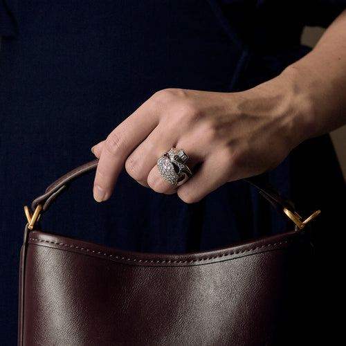 DE GRALIE-ring - INSOUMISE hvitt gull, diamanter, rubiner 