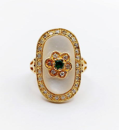 Bague 50.5 Bague marquise vintage or plaque de nacre, marguerite, émeraude et diamants 58 Facettes A03995
