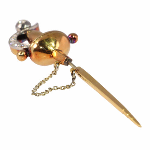 Broche Une broche épée vintage ornée de diamants : une traversée du temps et de la mode 58 Facettes 24246-0390