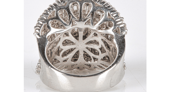 Bague 55 Importante bague en or gris diamants 7 Cts 58 Facettes