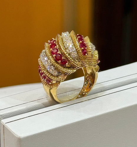 Bague 53 Bague ancienne en or jaune rubis et diamants 58 Facettes