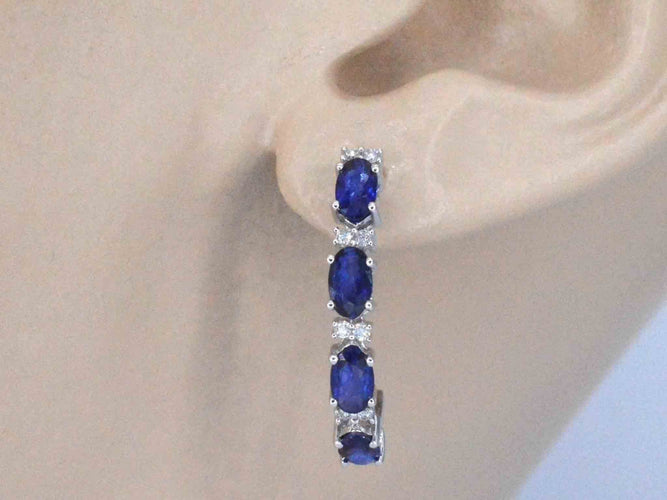 Boucles d'oreilles Boucles d'oreilles en or blanc avec diamants et saphir 58 Facettes 2130