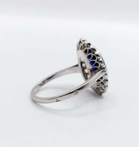 Bague 56.5 Bague marguerite antique, Platine, saphir synthétique et diamants taille roses (circa 1910) pompadour 58 Facettes A05897