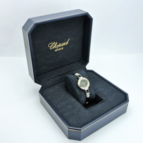 Montre Montre Chopard Genève en or blanc 18 carats avec onyx et diamants 58 Facettes