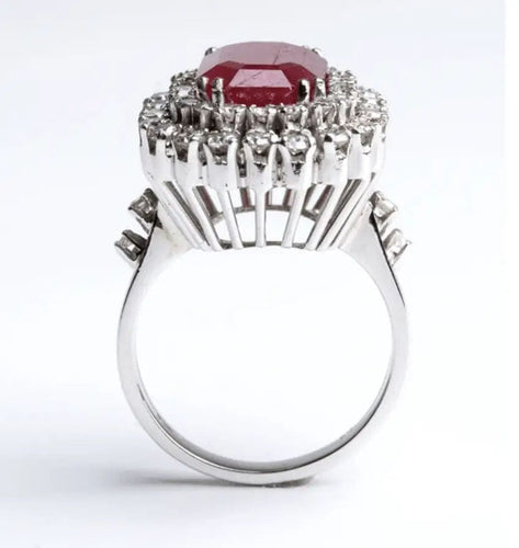 Bague Bague en or blanc avec un rubis de Birmanie non chauffé de 8,93 ct et des diamants en périphérie 58 Facettes 13417