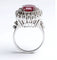 Bague Bague en or blanc avec un rubis de Birmanie non chauffé de 8,93 ct et des diamants en périphérie 58 Facettes 13417