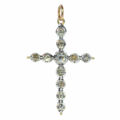 Pendentif Une croix à porter : l'élégance du diamant au XVIIIe siècle 58 Facettes 22074-0044