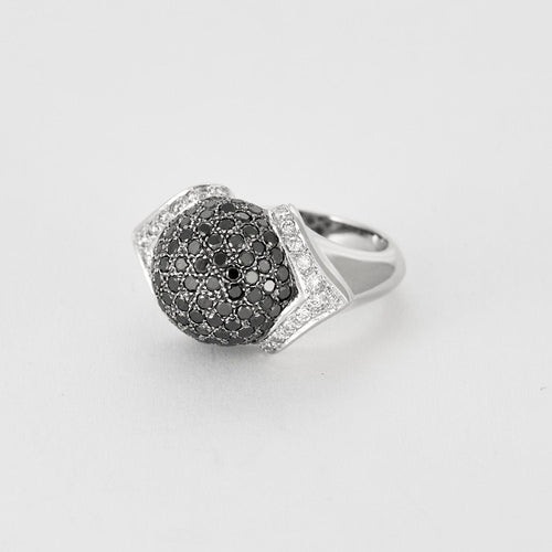 Bague 52 Bague en or blanc, diamants blancs et noirs 58 Facettes GU180