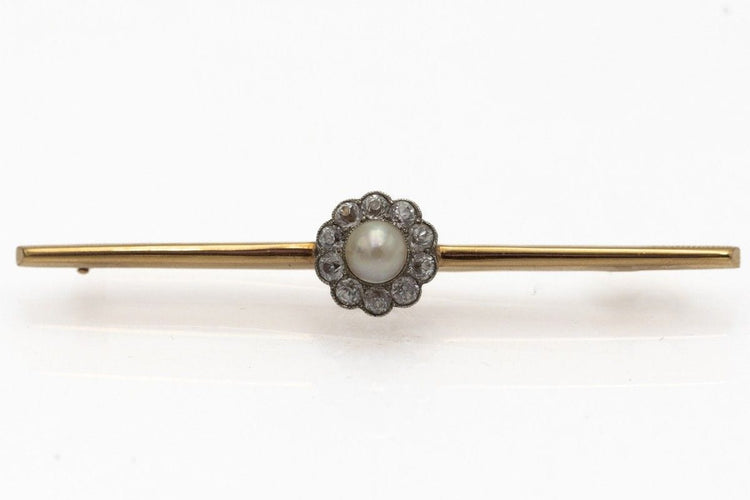 Broche Broche ancienne en or avec une perle et des saphirs blancs, Suède, vers 1920. 58 Facettes 9114
