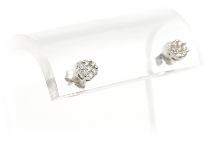 Boucles d'oreilles Boucles d'oreilles contemporaine en or blanc 18 carats serties de diamant 58 Facettes B670