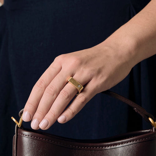 Bague 58 Bague moderniste de forme carré en or jaune et diamant 58 Facettes THI0518