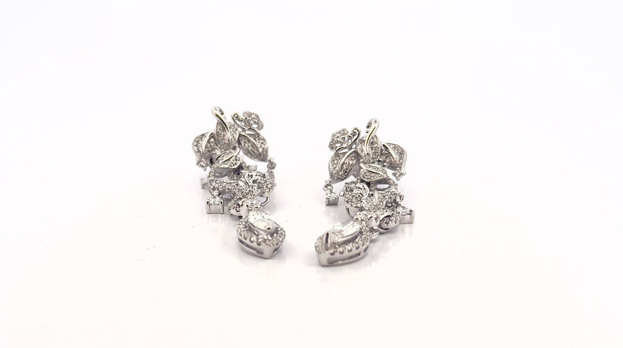 Boucles d'oreilles Boucles d’oreilles pendantes or blanc et diamants 58 Facettes