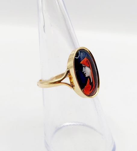 Bague 53 Bague Art Nouveau Limoges or jaune, plaque émaillée à la jeune fille (circa 1910) 58 Facettes A06387