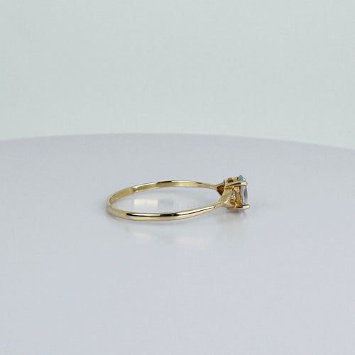 Bague 59.5 Bague en or jaune avec aigue-marine ovale naturelle bleu clair 58 Facettes 2508022