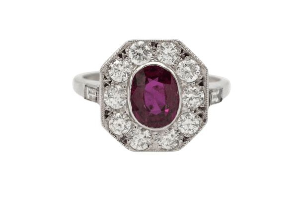 Antieke ring van witgoud, robijn en diamanten, Verenigd Koninkrijk 